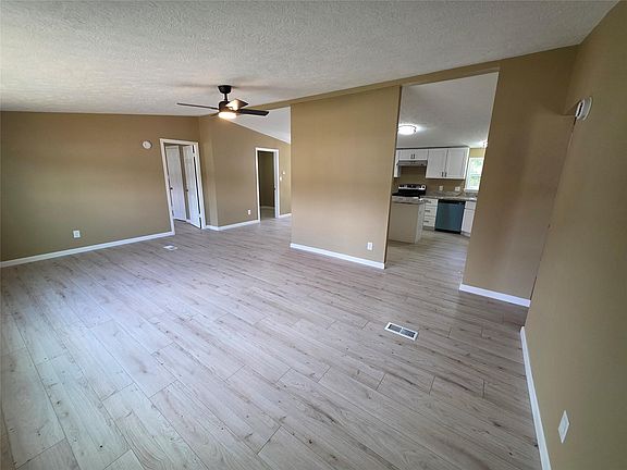 5th image of 16423 Trenda Ct