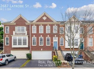 42687 Latrobe St, Chantilly, VA 20152