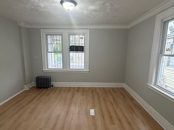 5th image of 165 Brookdale Ave APT 1