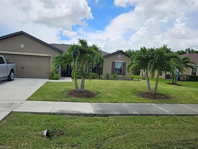 1206 SW Trafalgar Pkwy — Photo 3