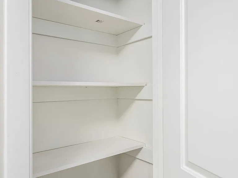Columbus Park Apartments — Photo 10