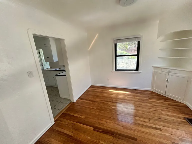 225 Sunset Blvd — Photo 18