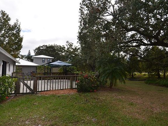 4th image of 5820 Deer Hollow Ln E