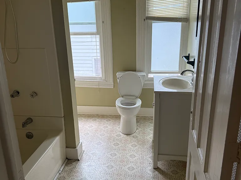 2363 Burdett Ave #2 — Photo 6