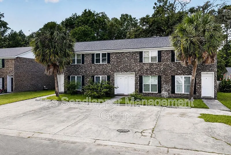2 bed, 1.5 bath, 1000 sqft, $1,575 — Photo 2