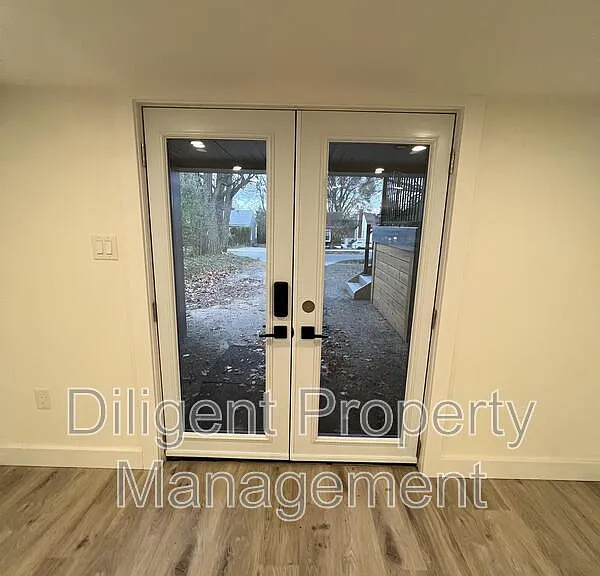 438 Bellevue St #LOWER — Photo 3