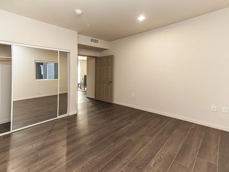 Sherman Oaks Place — Photo 36