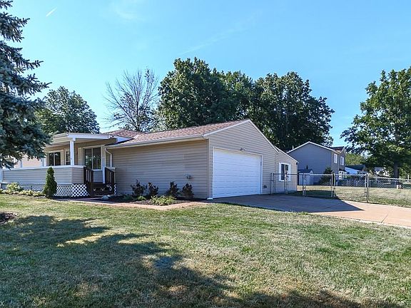 4th image of 34940 Glen Dr