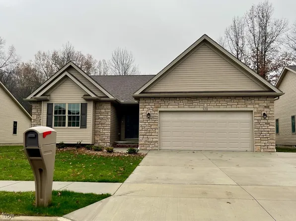 528 Parkside Dr, Niles, OH 44446