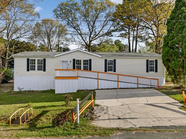 106 Minnie Ct, Moncks Corner, SC 29461