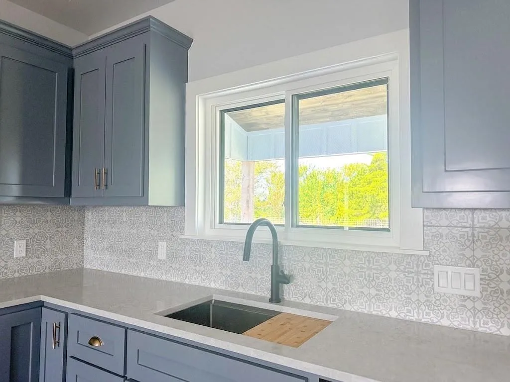3 bed, 2.0 bath, 1300 sqft, $1,800 — Photo 4