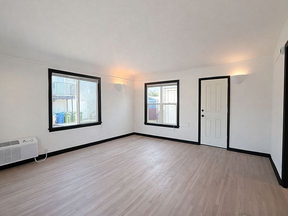 2nd image of 1416 1/4 Yosemite Dr