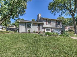 8810 W 90th Ter, Overland Park, KS 66212