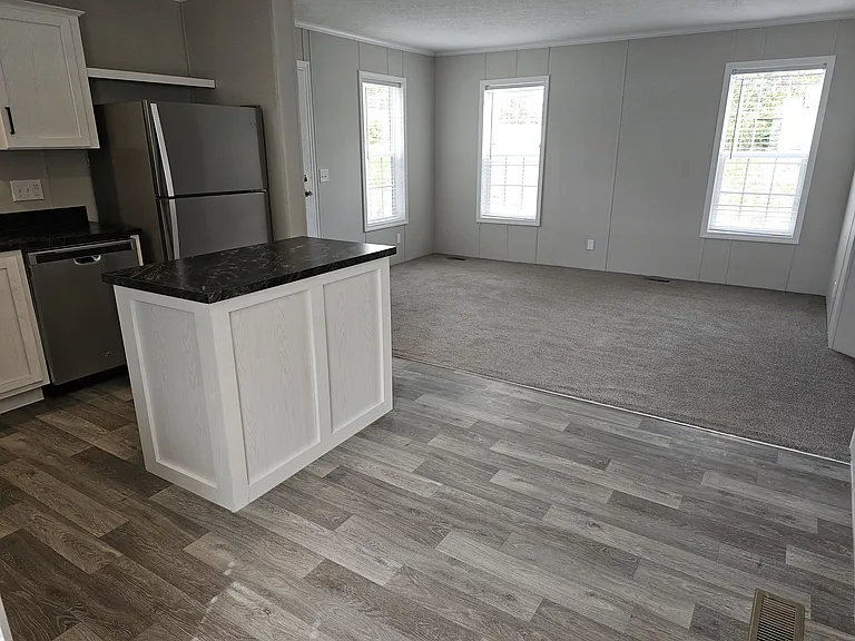 855 W Jefferson St #17 — Photo 3