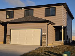 610 Grindstone Cir, Waterloo, IA 50702