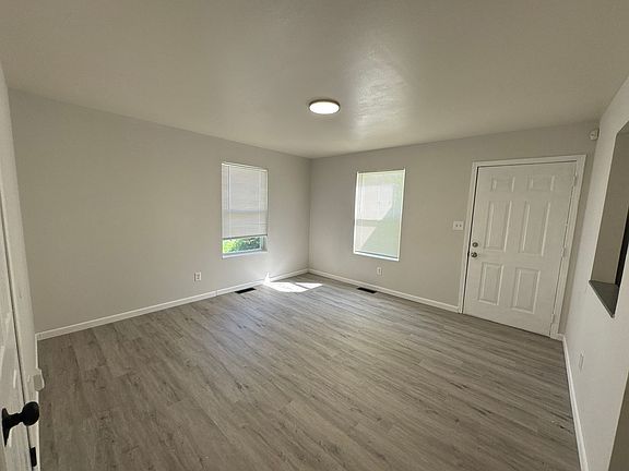 3rd image of 833 Marvin Ave