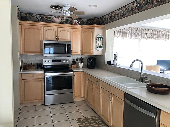 3rd image of 4854 Lake Charles Dr N