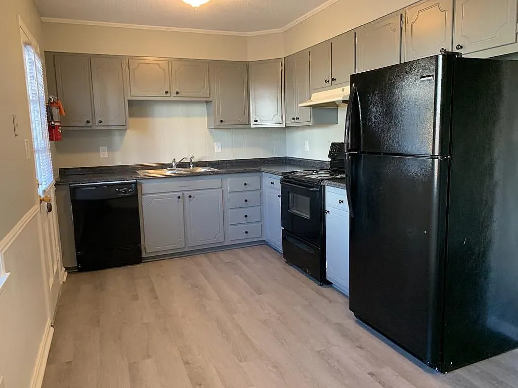Darby Place Apartments — Photo 4