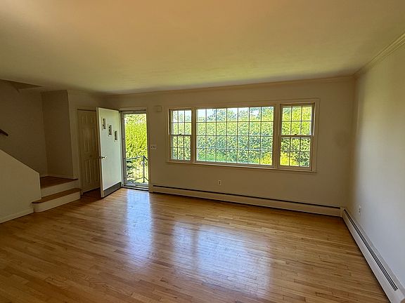 5th image of 46 Topstone Dr