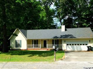 2411 Waid Cir N, Southside, AL 35907