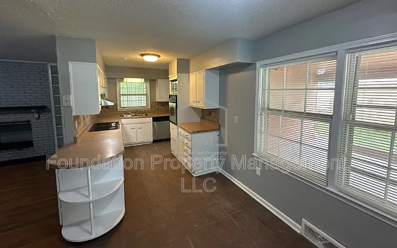 4 bed, 2.0 bath, 1876 sqft, $1,295 — Photo 4
