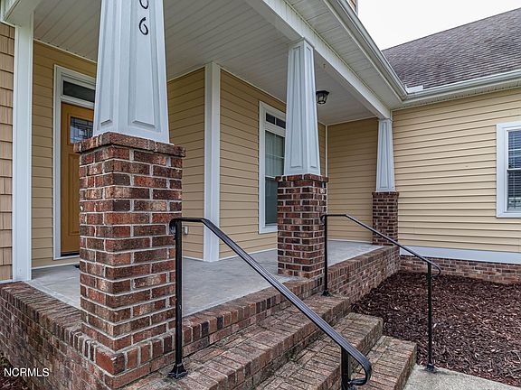 3rd image of 106 Willow Pond Drive