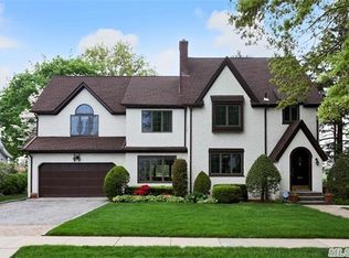 18 Roxbury Rd, Garden City, NY 11530