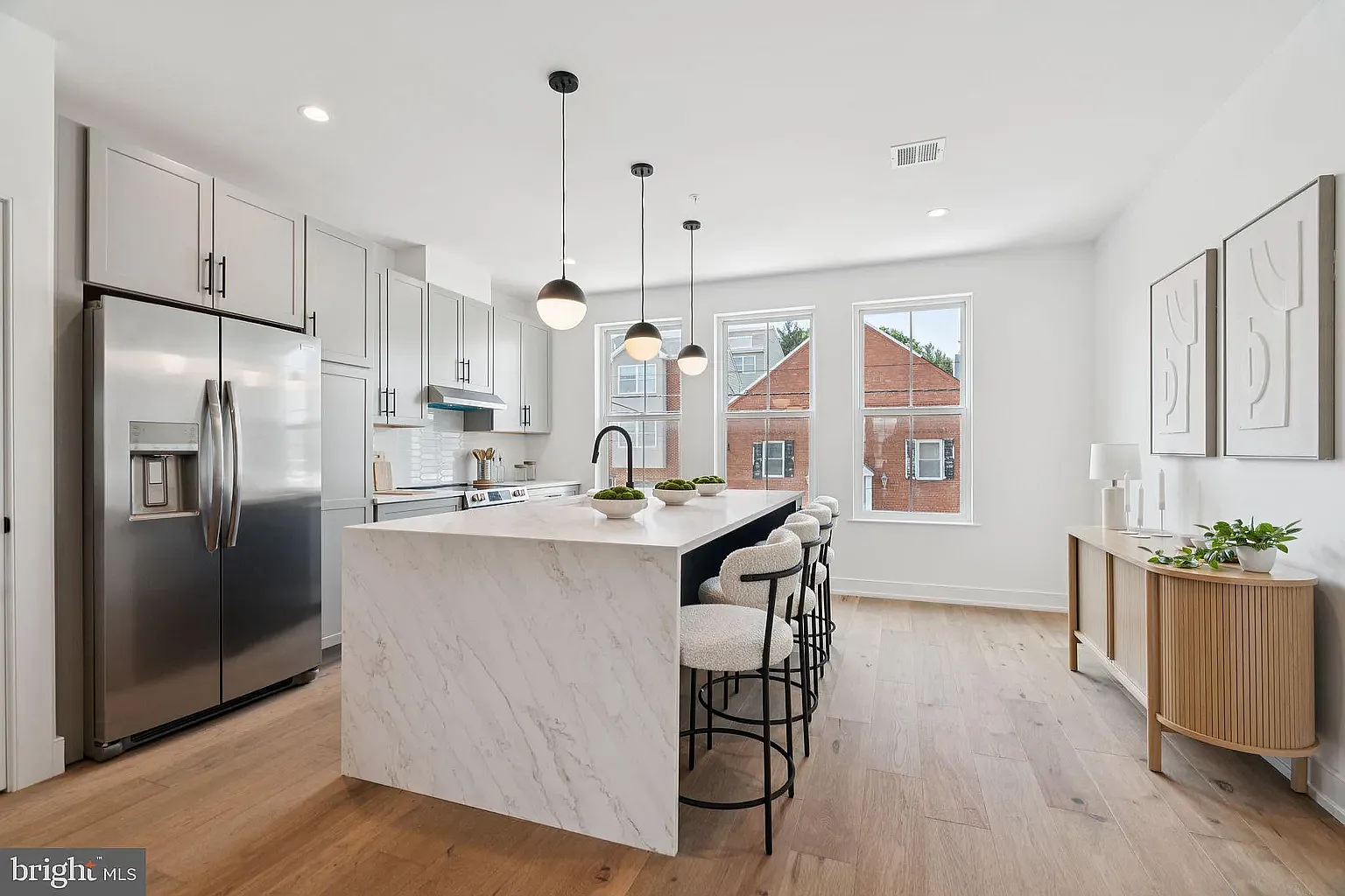 3 bed, 2750 sqft, $3,500 — Photo 3