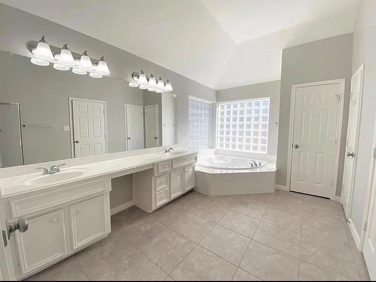 1510 Flanders Field Ln — Photo 11