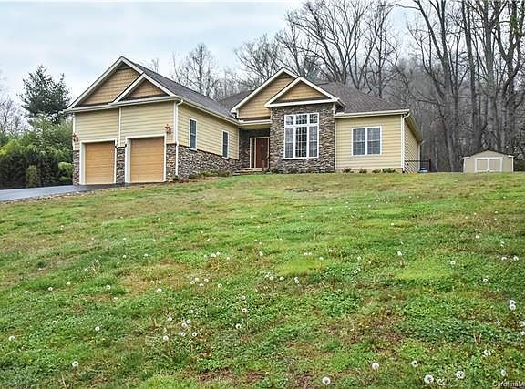 2nd image of 720 Lyndhurst Dr