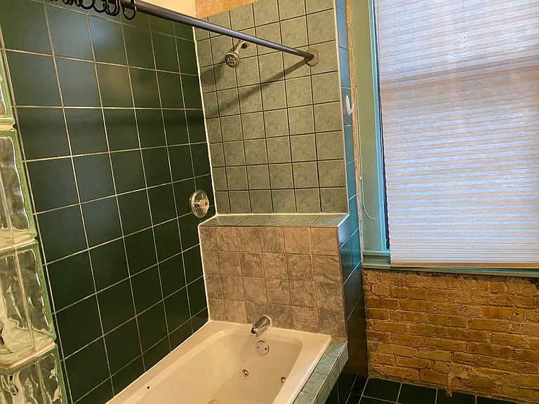 1846 W Henderson St #1846 — Photo 38