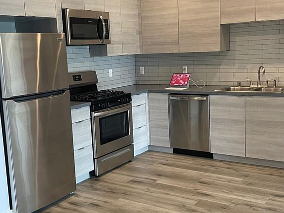 3rd image of 10737 Hortense St #3011