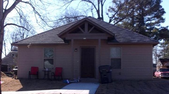 2nd image of 3403 Parkwood Rd