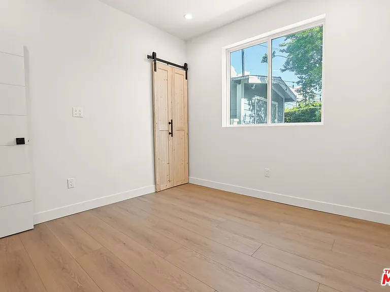 2135 S Longwood Ave #1/2 — Photo 22