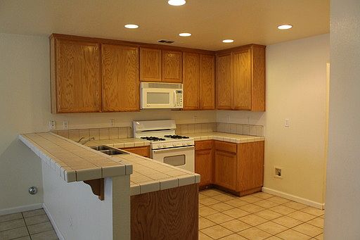 5th image of 1143 South Ave