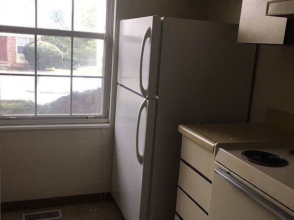 5th image of 2309 S Burberry Ln