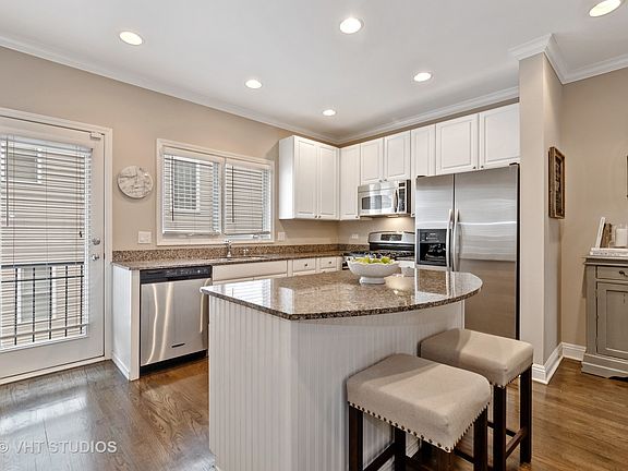 5th image of 1522 W School St APT C