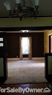 Living room : New carpet in 2014. This is the view from the dining room.