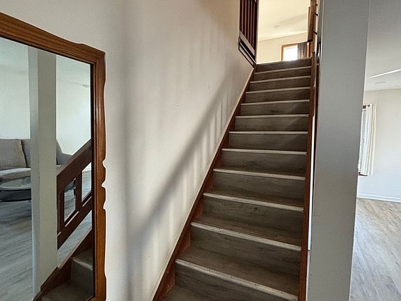 3rd image of 1122 Bradbury Cir