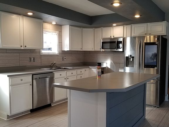 3rd image of 230 Wood St
