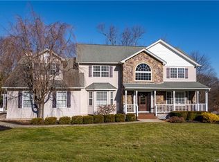 1012 Forest Gln, New Windsor, NY 12553