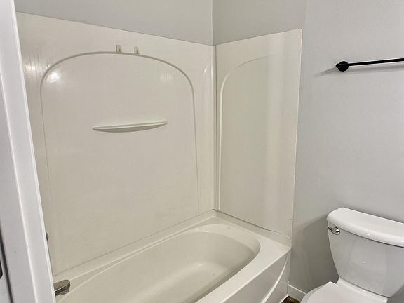 4th image of 930 S Broadway Ave #3