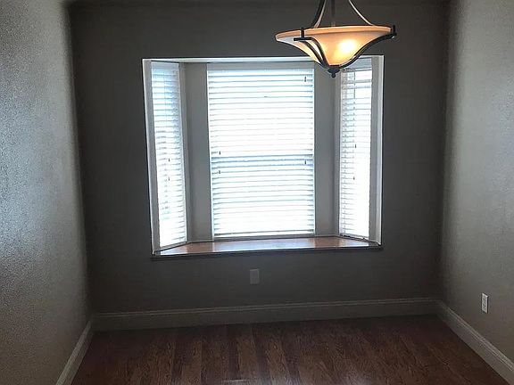 4th image of 4001 Queens Dr