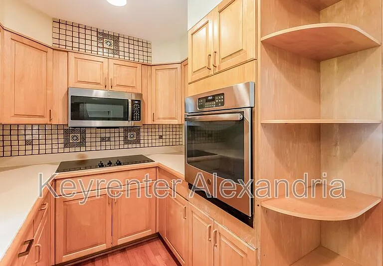 8239 Doctor Craik Ct — Photo 8
