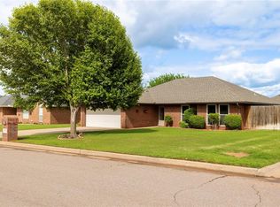 306 Mary Dr, Elk City, OK 73644