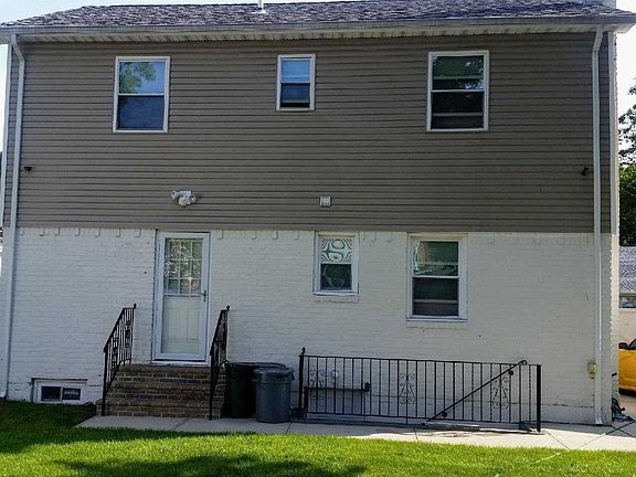 2nd image of 830 Macon Pl