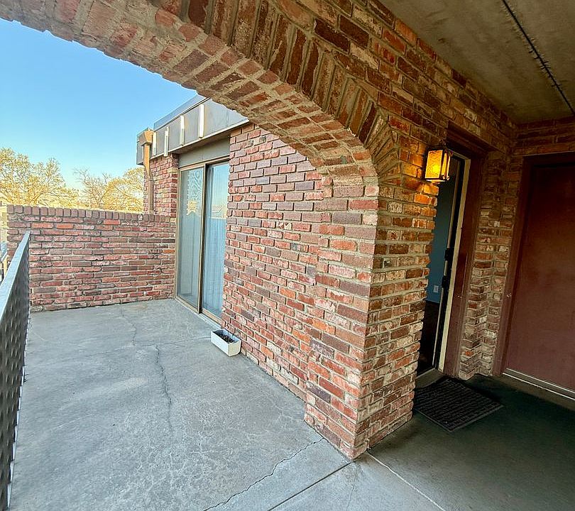 1st image of 1940 Dudley St #9