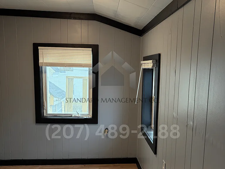 53 Clinton Ave — Photo 8