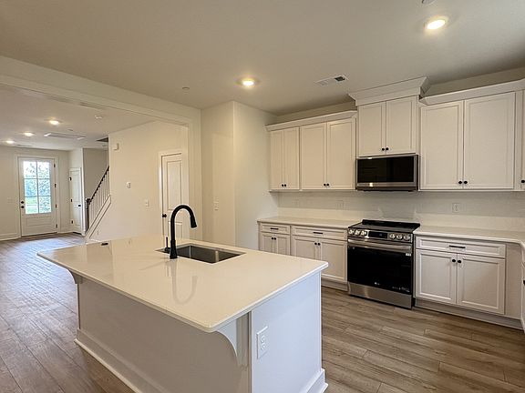 2nd image of 112 Nearwater Pl