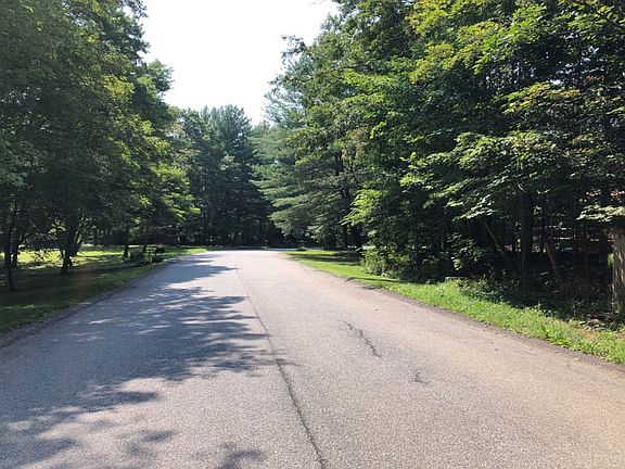 4th image of 6 Nancy Dr